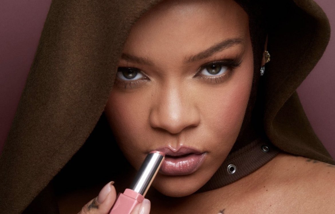 PopCrave's tweet photo. Today is National Lipstick Day. https://t.co/AOyVPHoHc8