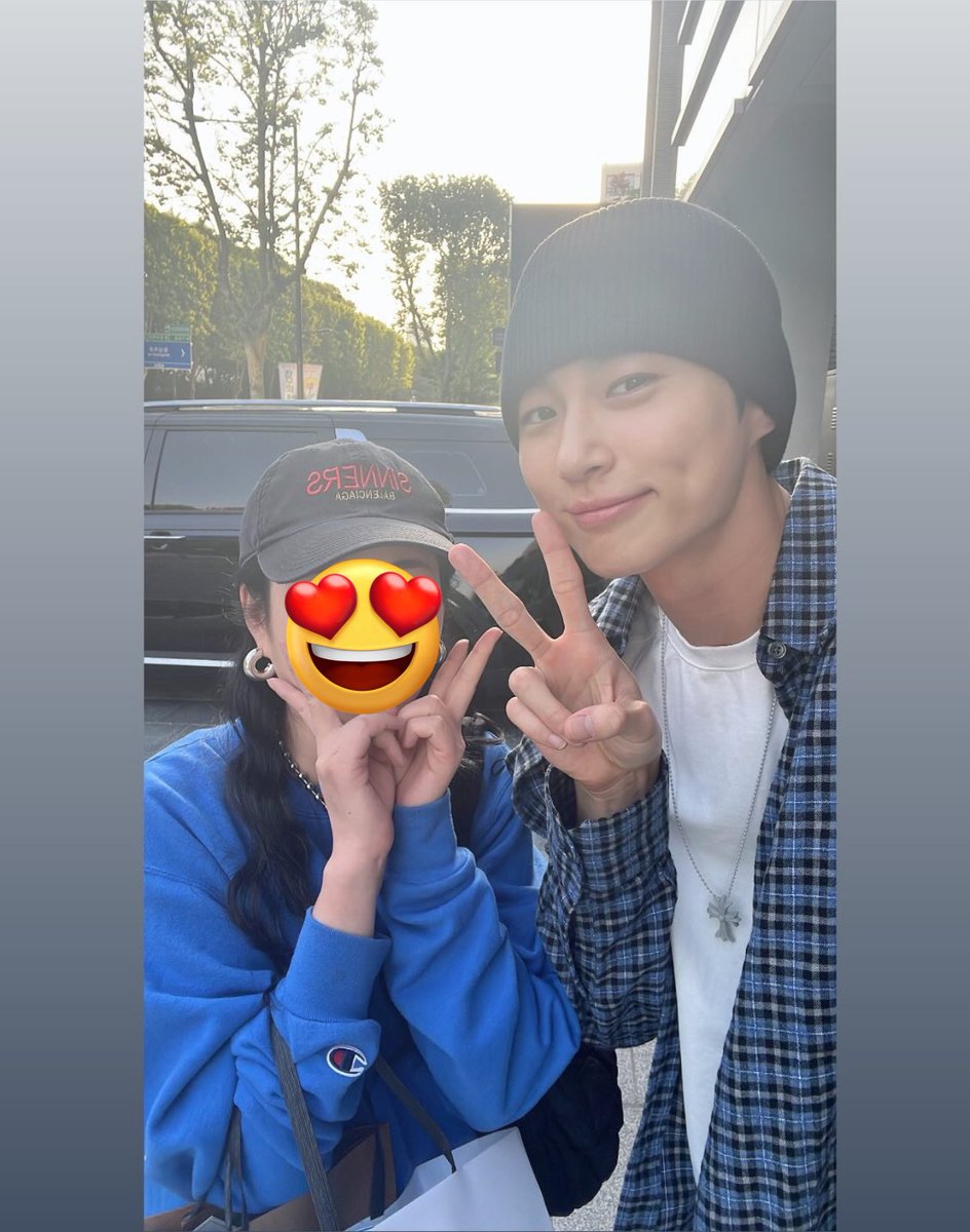 alsatang_p's tweet photo. 초면 비니 짤
어뜨케....너무 예쁘잖아🖤
골무비니를 써도 살아남은 미모

#변우석 #ByeonWooSeok https://t.co/mTS3HDpW0d