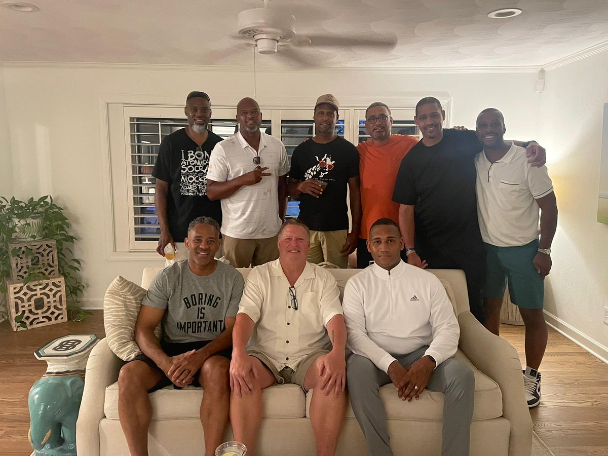 jrburrough's tweet photo. Our elite 8 grp back together 🙏🏽 https://t.co/cEwoPX175N
