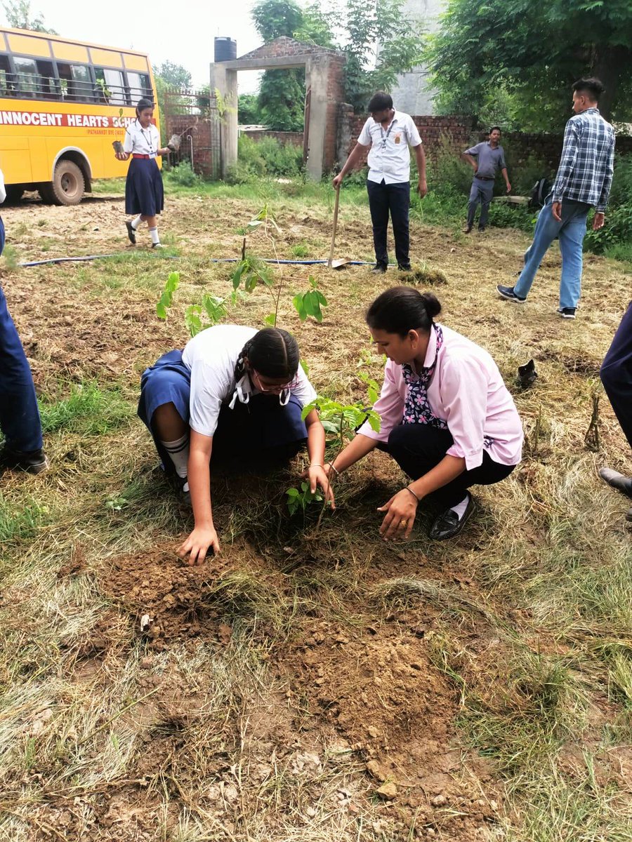 IHGI_GROUP's tweet photo. Our little eco-warriors are taking a stand against climate change! 🌱🌍 The Innocentites are in full action mode, working towards SDG 13. Watch this space for their amazing initiatives! #InnocentHearts #SDG13 #ClimateAction #YoungChangemakers #GreenFuture #KidsCanMakeADifference https://t.co/OWJvUYBv6N