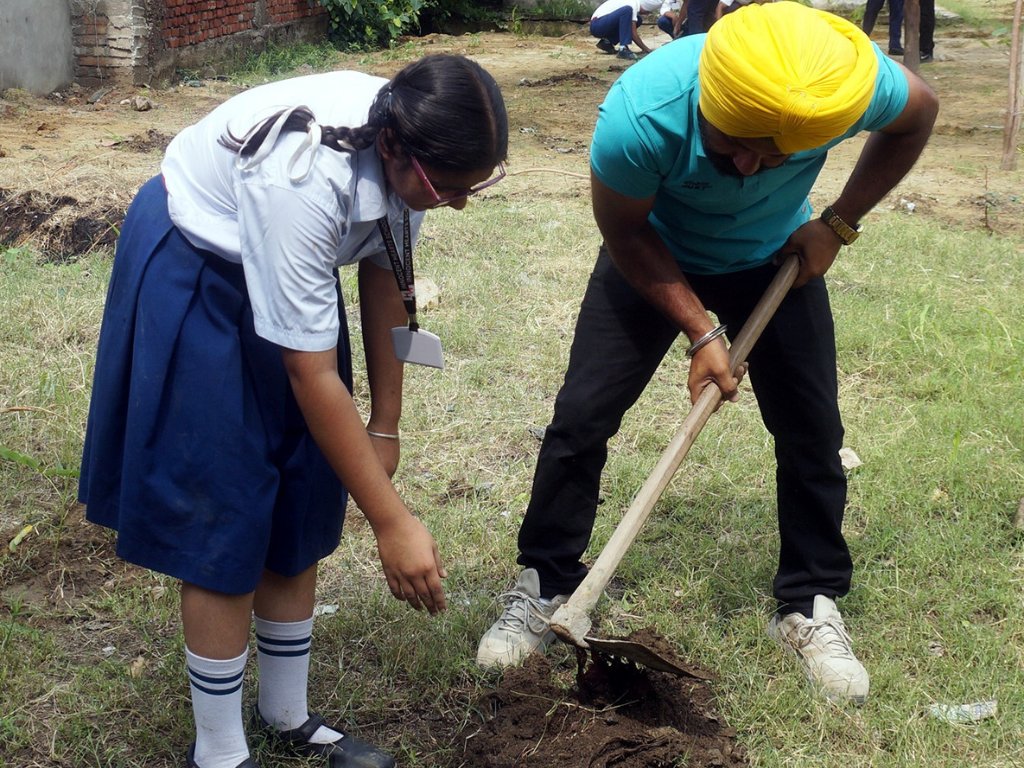IHGI_GROUP's tweet photo. Our little eco-warriors are taking a stand against climate change! 🌱🌍 The Innocentites are in full action mode, working towards SDG 13. Watch this space for their amazing initiatives! #InnocentHearts #SDG13 #ClimateAction #YoungChangemakers #GreenFuture #KidsCanMakeADifference https://t.co/OWJvUYBv6N