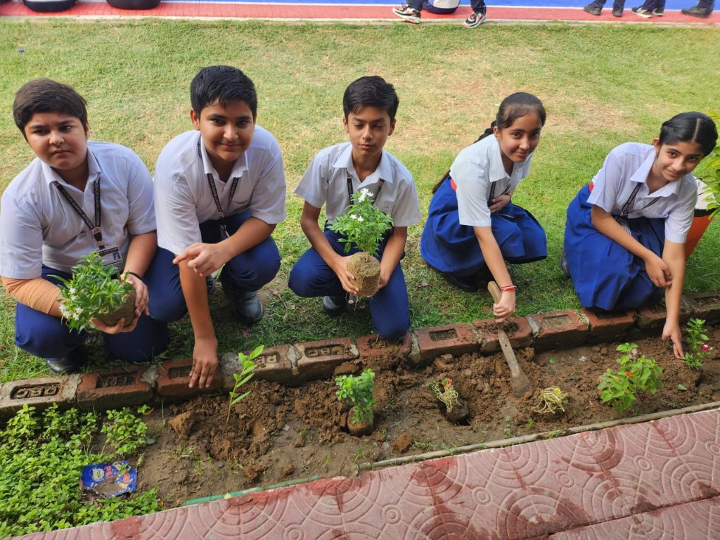 IHGI_GROUP's tweet photo. Our little eco-warriors are taking a stand against climate change! 🌱🌍 The Innocentites are in full action mode, working towards SDG 13. Watch this space for their amazing initiatives! #InnocentHearts #SDG13 #ClimateAction #YoungChangemakers #GreenFuture #KidsCanMakeADifference https://t.co/OWJvUYBv6N