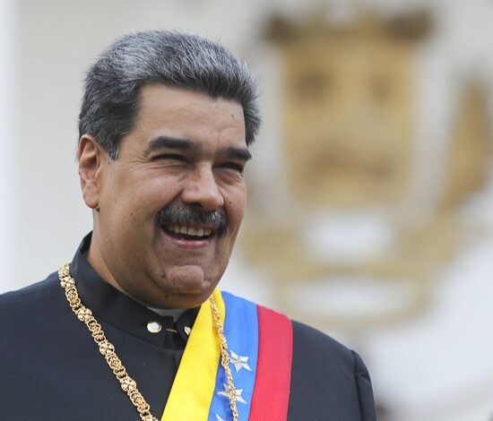 rpkampuchea's tweet photo. ¡Ganamos, camaradas! Con 51,20% de los votos contabilizados, nuestro Presidente @NicolasMaduro ha sido reelegido para 1 nuevo período de gobierno. ¡A celebrar en grande! #GanóMiGalloPinto #MaduroPresidente #VictoriaPopular #VenezuelaPotencia #VivaChávezPorSiempre https://t.co/mS2114H5ku