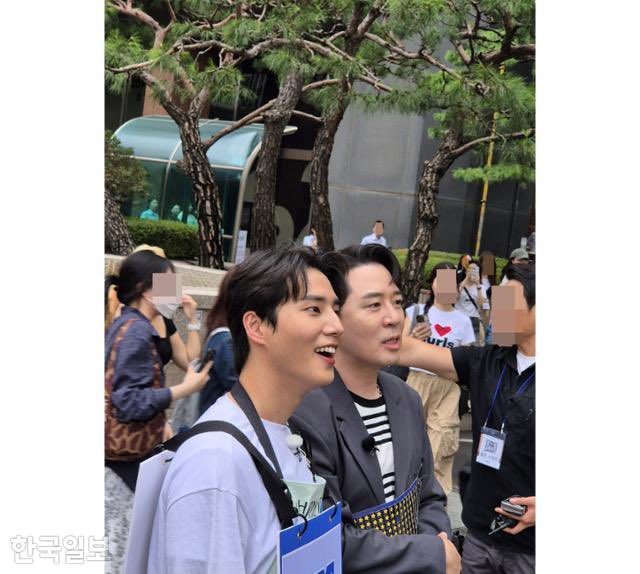 youngkfansth's tweet photo. สำนักข่าวรายงานว่า จากที่การถ่ายทำรายการ Pop-up Landing Operation ถูกยกเลิกโปรดิวเซอร์บอกว่ายองเคได้รับความนิยมสูงและได้รับเชิญเป็นหนึ่งในผู้ดำเนินรายการแต่ถูกยกเลิกเนื่องด้วยการเตรียมตัวทำอัลบั้มใหม่ จึงร่วมกิจกรรมโปรโมทแทน และหากมีซีซั่น 2 จะขอคิวยองเคอีกครั้ง 

#DAY6 #YOUNGK https://t.co/0KfwBw4I2u