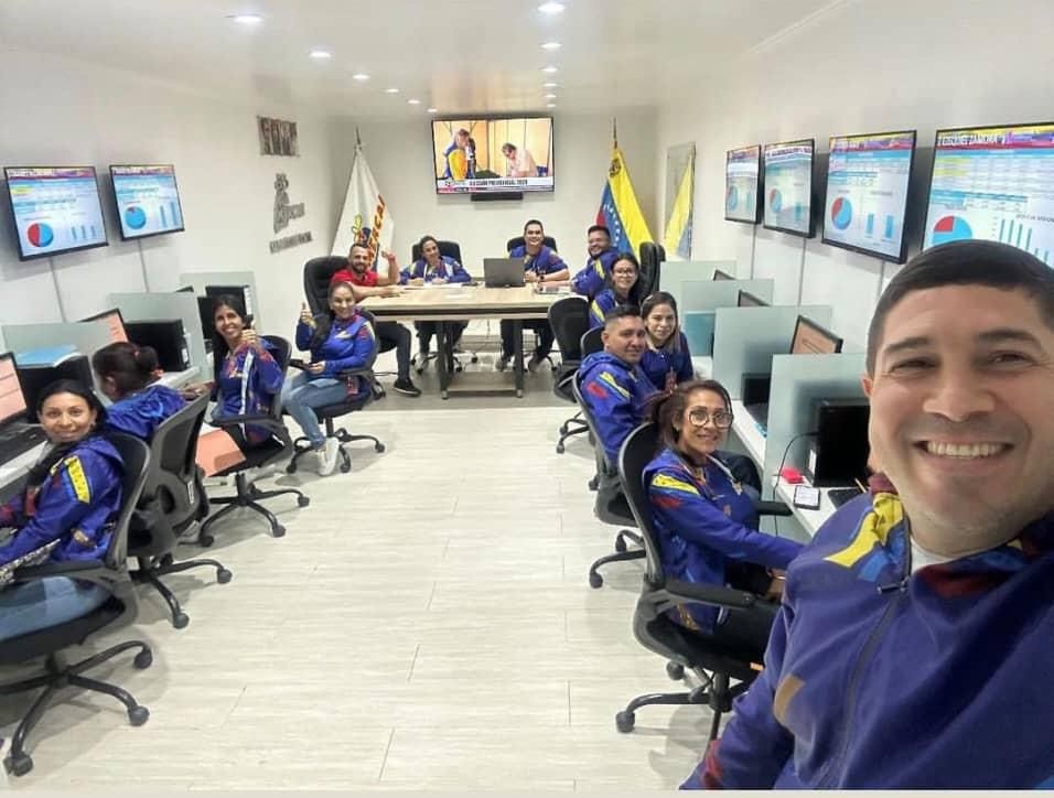 davideduardocy's tweet photo. @AlertaMundoNews Este descuido del CNE de Venezuela 🇻🇪 no dice lo mismo.
Claramente ganó Edmundo y Corina.
No pueden permitir dicho fraude.
¡No así! 🤬🤬🤬 https://t.co/f3lF1pGGa6