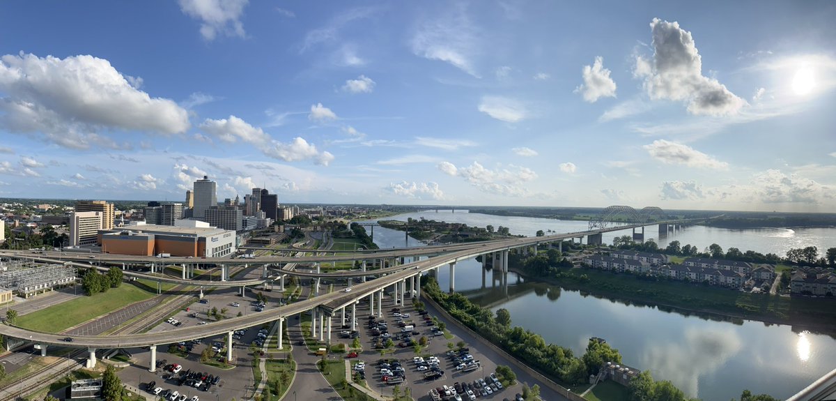 AOV_OlmedoVelar's tweet photo. Nice Mississippi River and Memphis view with great people. #PlantHealth2024 @ariflab_UH @Be_Phytopath @andrese52 panoramic picture taken by @ochoa_corona https://t.co/aX2QppCp0T