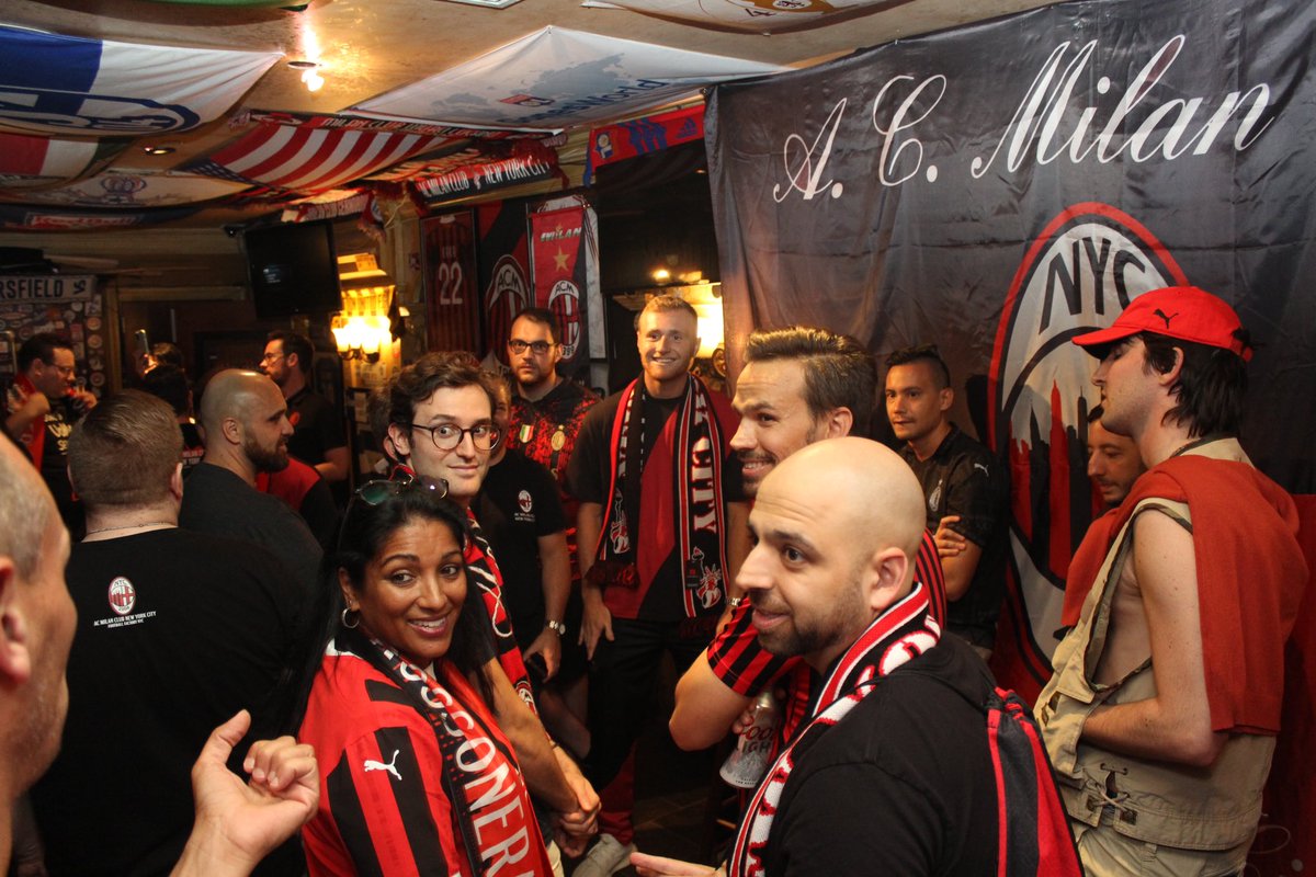 ACMilanNYC's tweet photo. Matty Cage and Dr. Tom take #NYC! Grazie infinite a Matteo Gabbia e Tommaso Pobega per essere passati da noi! A special moment with new friends of the club. Forza @acmilan! 🔴⚫️🗽 #MilanOnTour @FFactoryNY https://t.co/rjxAcc335t