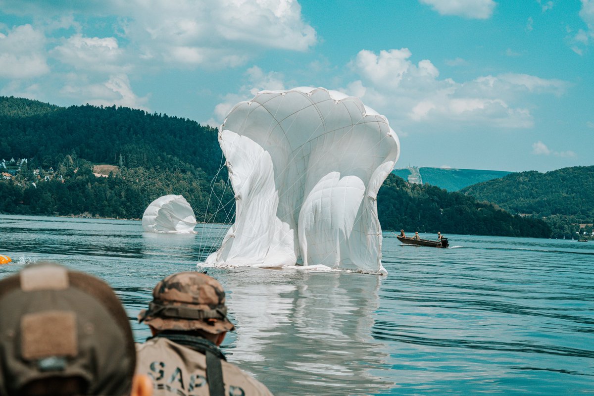 WCRBielskoBiala's tweet image. Dzień dobry wszystkim 🥰 zapraszamy wszystkich na szkolenie  #DZSW w #6BPD tak się szkolą Spadochroniarze💪