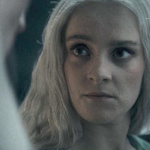 daehaerys's tweet photo. hotd episode 8 leak: aemond and helaena are going to lose focus &amp; they’re going to have a consensual work place relationship and this is how helaemonds will win https://t.co/SnfhS0uEJY