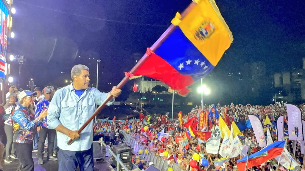 Venezolanos reeligen a Nicolas Maduro #EleccionesVE2024 

✅️El CNE: votos 5,150,092
 51.20 % resultados irreversibles

✅️Ahora a la defensa del voto y  voluntad del  pueblo

✅️Fuerzas Armadas FANB, en defensa Soberana

#PresidencialesVe2024
#GanaMaduro