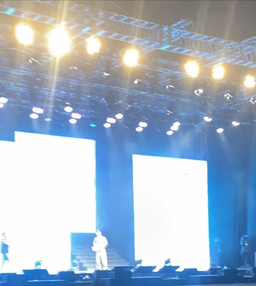 seonstin's tweet photo. Dear @mecimapro and @2013_SALT 

Please do not ever use this type of layouts anymore because for a venue that big, we really can’t read anything because of how small it is. The quality of the screen was also bad, it’s so dark. Often times, the lights above the stage were so bright, it ruined the fancam. This is a one in a lifetime experience for some so we would love to capture it the best way we can if ever. Please be more understanding.