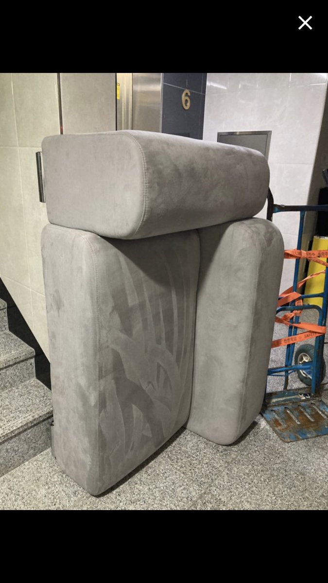 yan19921204's tweet photo. ⑤ソファーベッド
普段はソファーとして使い、来客用にはシーツを引いてソファーベットとして使いました
（大きいのでトラック必要） https://t.co/VI9MvdwRMK