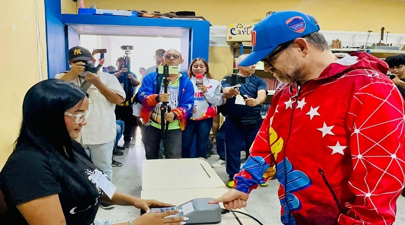 Rafael Lacava: El pueblo de Carabobo sale a votar masivamente

#GanóLaPazYLaEsperanza

vtv.gob.ve/rafael-lacava-…