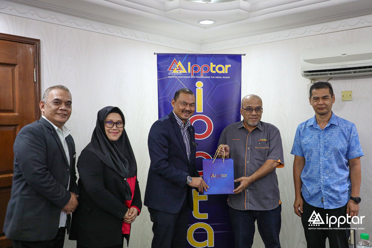 IpptarR's tweet photo. Kunjungan Hormat Presiden Alumni GPMS - Dato' Syed Anuar ke IPPTAR.

#ipptarforall #ipptarbest https://t.co/JCy4WkgYs6