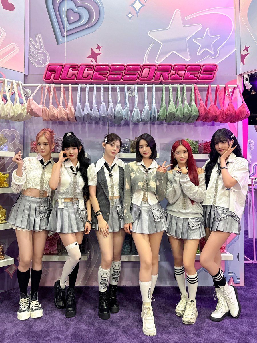 STAYC_official's tweet photo. 240728
#KCONLA2024

#STAYC #스테이씨  
#Metamorphic 
#STAYC_Metamorphic 
#CheekyIcyThang #치아땡 
#ASAP 
#Queencard https://t.co/u8FsqG0J22