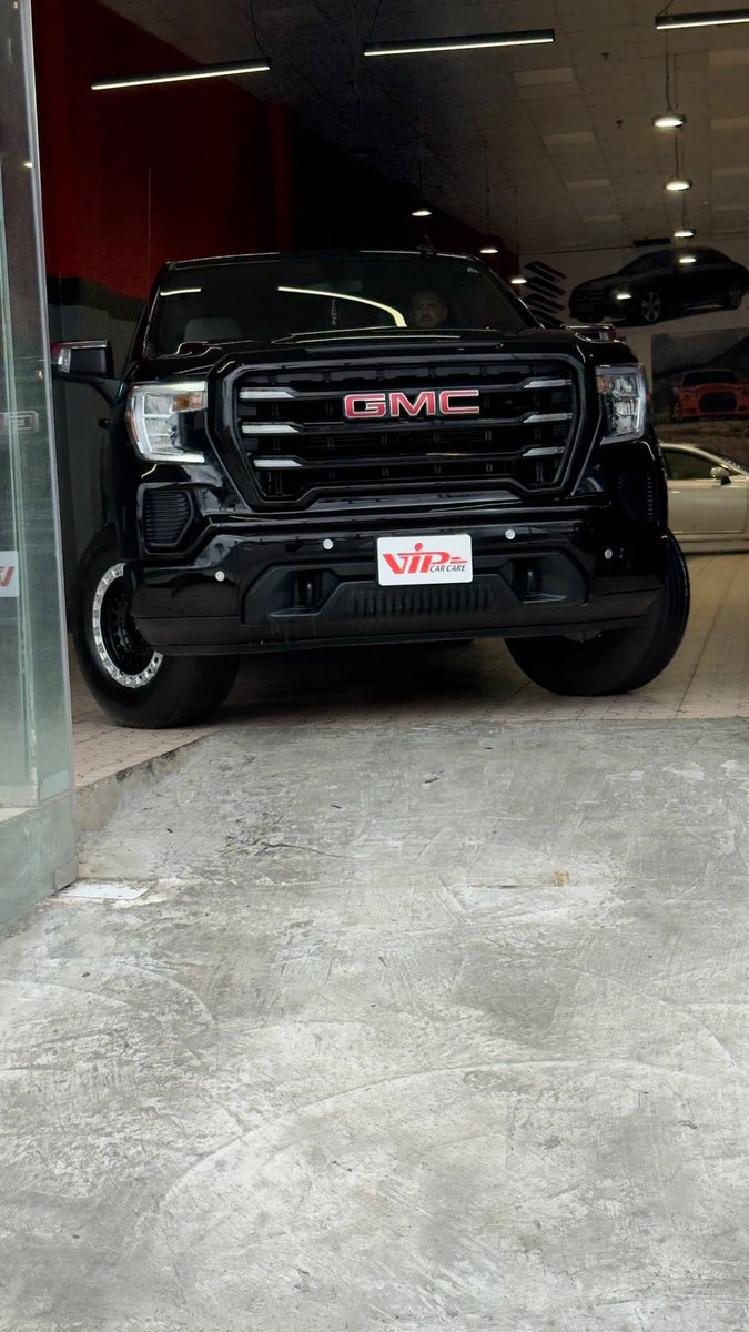 vipcarcare_ksa's tweet photo. 💫تم تغيير لون السيارة بالكامل من الأحمر إلى الأسود، مما يعطيها مظهراً جديداً وجذاباً.اختيار اللون الأسود اللامع يعطي السيارة مظهراً فاخراً وجذاباً. ⚡️كما يعزز من شكل السيارة ويبرز تفاصيل تصميمها.✨

#fyp 
#لك #اكسبلور
#نانو_سيراميك #عناية_بالسيارات #تضليل_حراري #حماية_السيارات https://t.co/pQKpt4tnS1