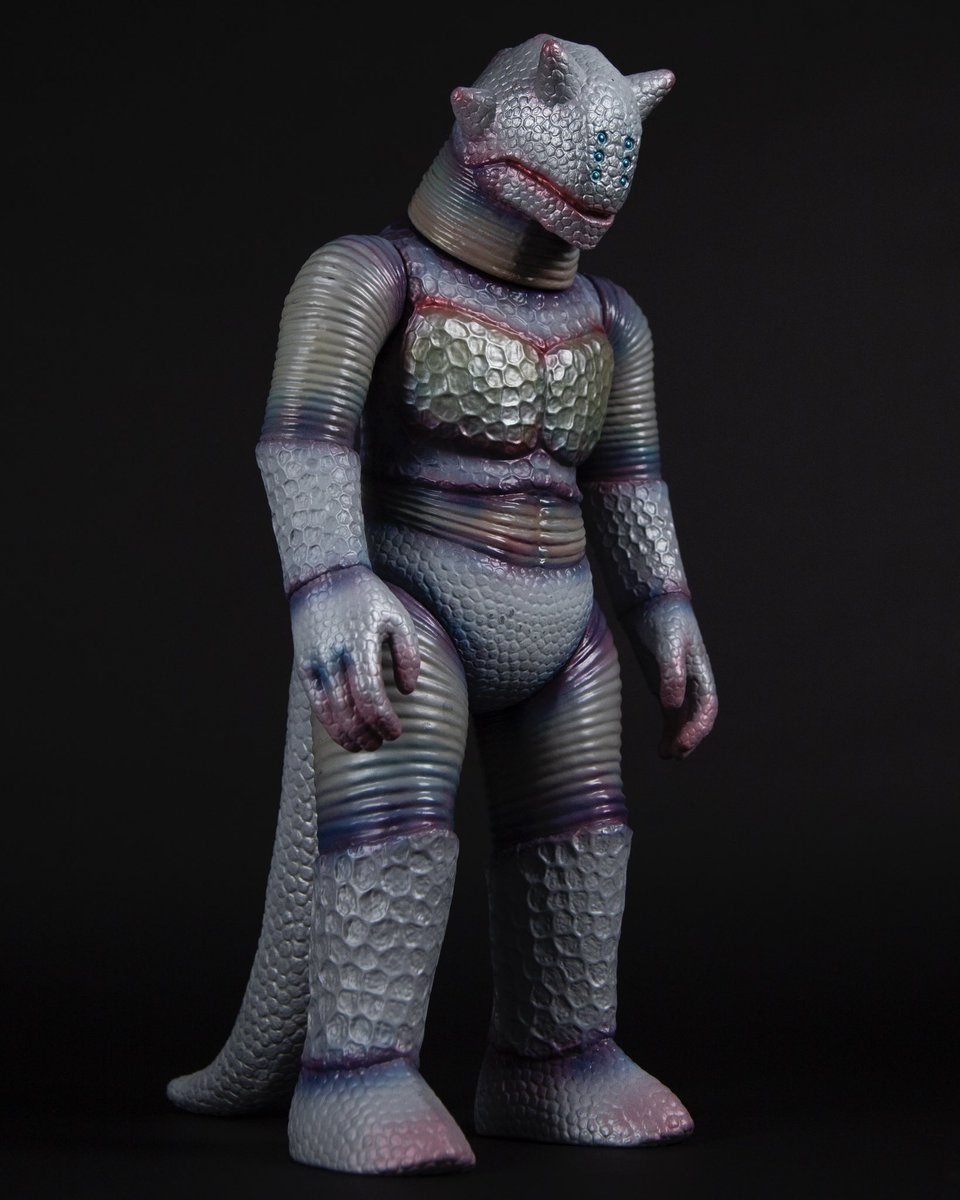 #作風が気に入ったらフォローしてください
怪獣造形をしてます