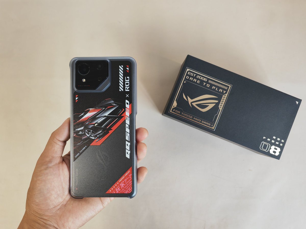 smartphonesfans's tweet photo. Asus Rog8 x Tecent QQ Speed Special Edition Gaming Phone Quick Unboxing & Hands On. #rog8 #qqspeed
https://t.co/y1LuKXSpcQ https://t.co/bMI7ui0Flu