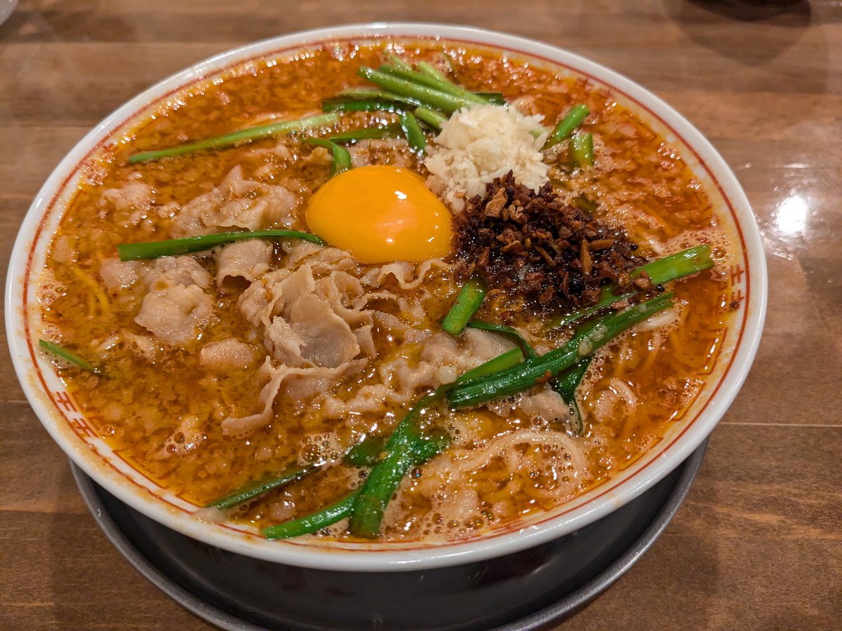 tetsuro40's tweet photo. 暑いからスタミナつけて午後もガンバロー
#熊本県　#多良木町　#麺家日之出　#スタミナラーメン　#麺大盛り　#揚げニンニクマシ　#生ニンニクマシ　#背脂マシ https://t.co/B8Uoojt4JQ