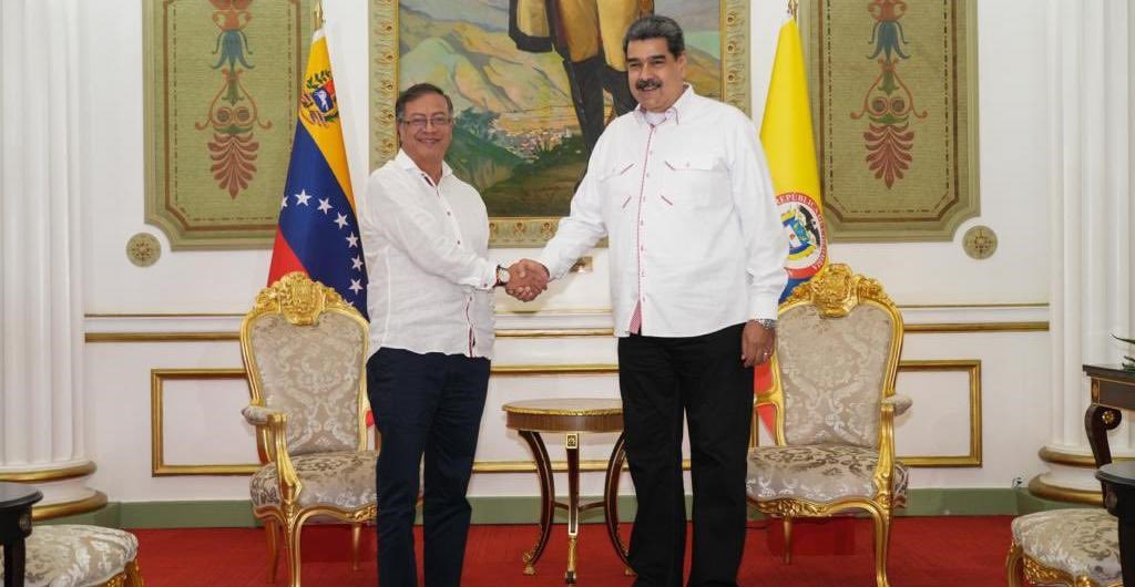 RepublicaNow's tweet photo. Par de hptas. https://t.co/nPQTMVyV6K