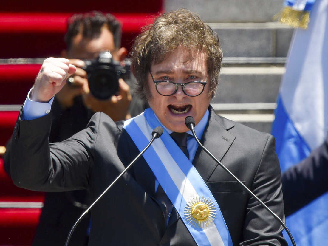 DD_Geopolitics's tweet photo. Argentinian President Javier Milei has declared that he will NOT recognize a Maduro victory and has even hinted at an invasion.

"Argentina will not acknowledge another fraud and hopes that the Armed Forces will defend democracy and the popular will this time."

In June, Argentina reported annual inflation at just over 271%.