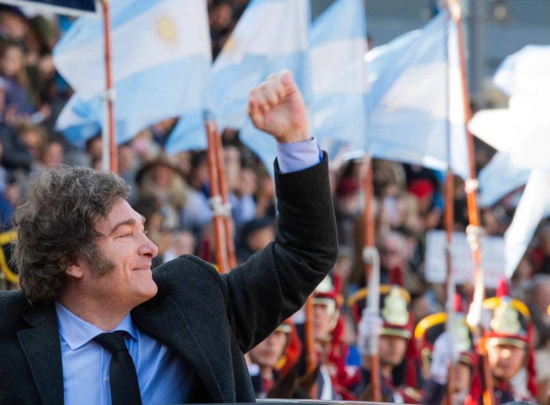 marianoperez912's tweet photo. Si no aparecia Milei ibamos a terminar asi. No somos conscientes de la que nos salvamos https://t.co/RdOooRKyuS