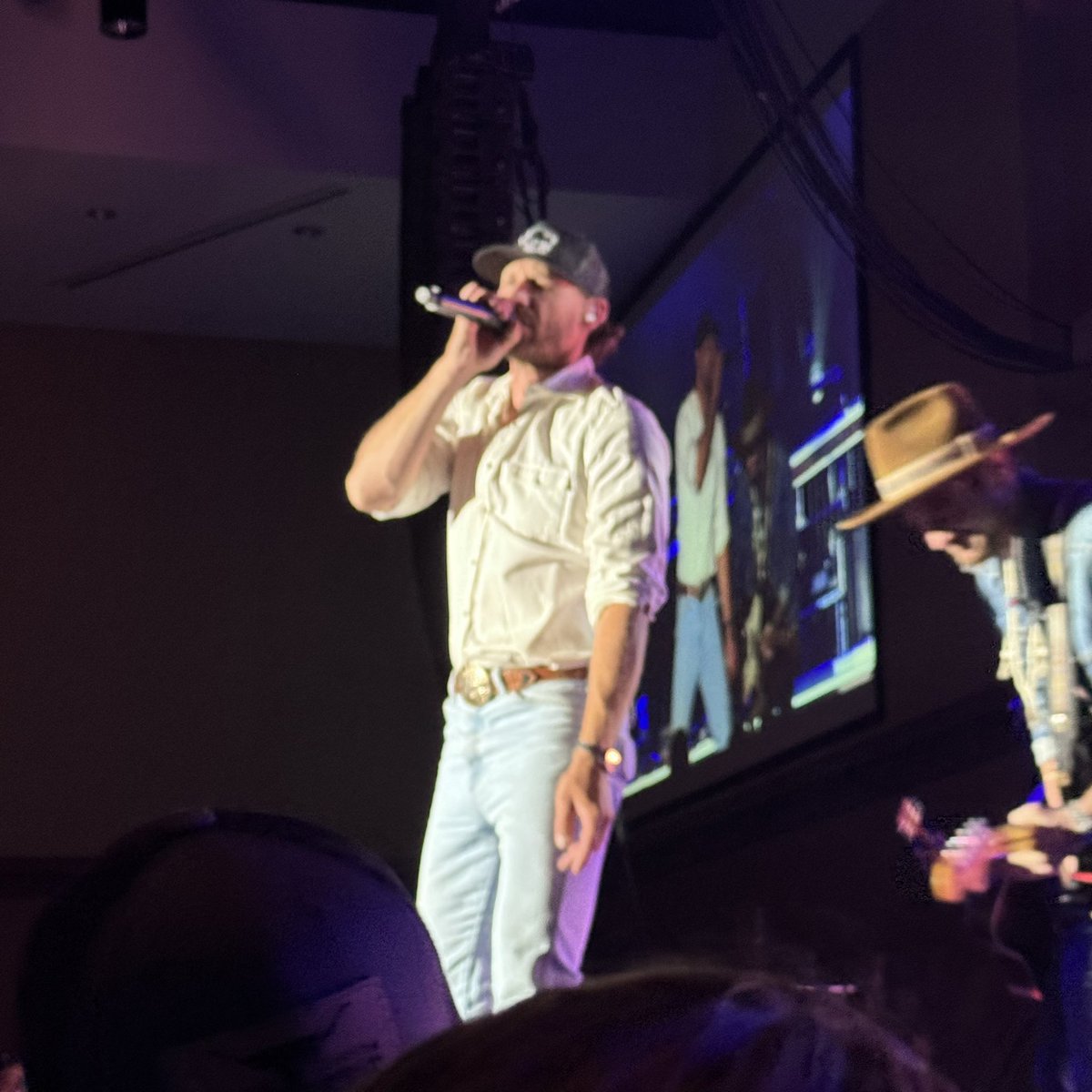 AshLou04's tweet photo. @ChaseRiceMusic 

Chase Rice, you boys KILLED it tonight in Oregon! https://t.co/C8GwLqh4ht