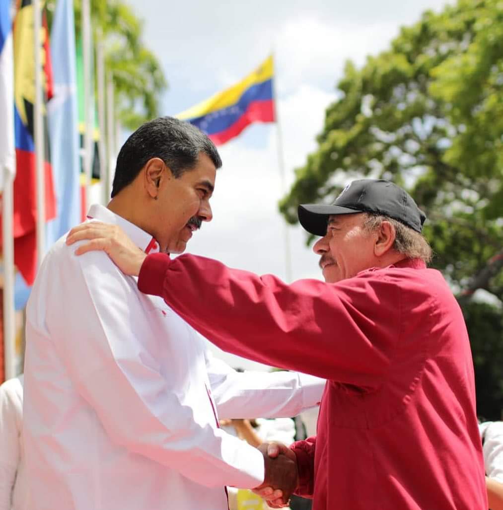 Desde la Nicaragua de sandino y Daniel saludamos al victorioso pueblo venezolano por esa victoria del hermano presidente <a href="/NicolasMaduro/">Nicolás Maduro</a>  y <a href="/PartidoPSUV/">PSUV</a> la victoria es de la clase Obrera la victoria es de Venezuela viva CHAVÉZ viva Nicolas 🇳🇮✊🏾🇻🇪