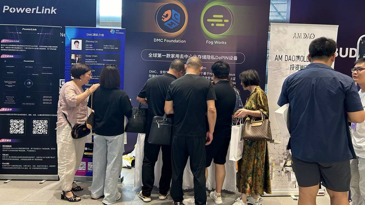 datamallcoin_CN's tweet photo. 参加杭州首场区块链百人大会圆满结束！感谢主办方 @FIBOGlobal @Bu_dao_official 的热情邀请。令人兴奋的是，我们在会上看到了许多优秀的项目展示和前沿技术的分享，这些都为未来的发展指明了方向。感谢所有参与者的积极互动和贡献，让这次大会成为一次难忘的学习和交流的盛会。

期待与各位在区块链领域继续携手共进，共同探索更多未来的可能性！🚀✨#区块链 #杭州会议 #DMC