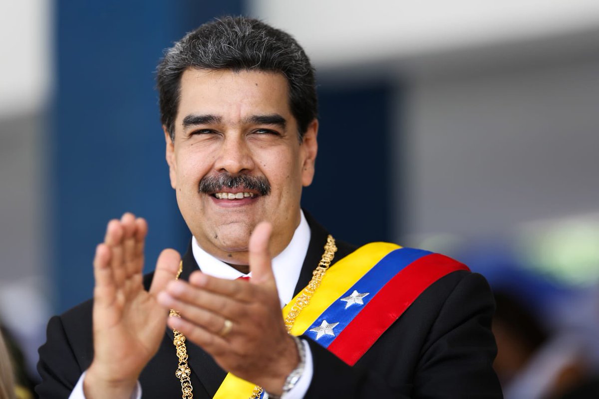 AlvaradoC_Salud's tweet photo. En este día histórico celebramos que triunfó la paz, el pueblo decidió y hoy celebramos la victoria popular de nuestro presidente @NicolasMaduro, en Venezuela prevaleció la democracia, el amor y la lealtad a un legado y a un líder que ha luchado por su pueblo.

#EsperanzaYPaz https://t.co/hND1faH6qx
