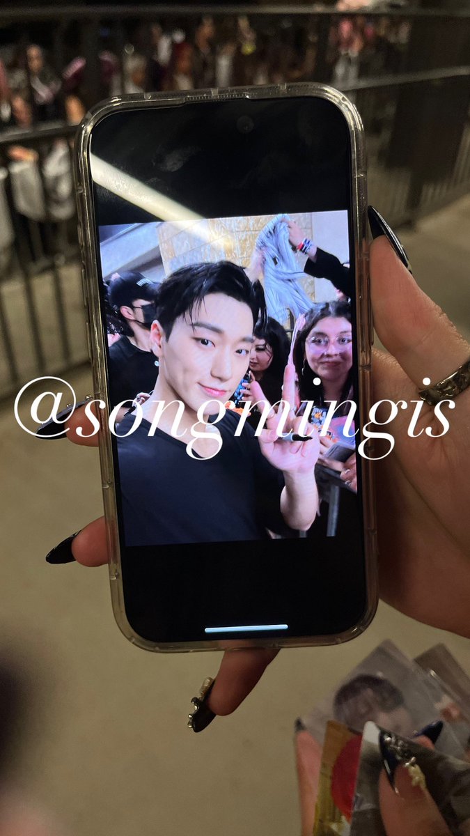 songmingis's tweet image. SAN TOOK A SELFIE AND I GOT IN THE BACK SO I POSED KRNTMRMELWKEKOWKEKEKW @r6pline IS IN IT TOO

#ATEEZinTX #ATEEZinArlington #ateez_towardsthelight #Ateezworldtour #ATEEZWorldTour2024
