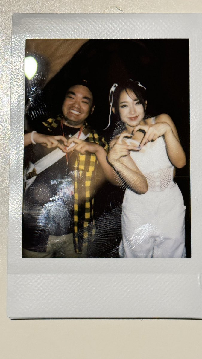 Grooooveeee's tweet photo. AHHHHHHHH I got a picture with my bias, DITA!! SHE EVEN CALLED ME BRO! ❤️❤️🫰🫰🫰😍😍😩😩📸📸🤙🤙🥰🥰

I have more ;)

#ShowKase #KPOP_ShowKase #SECRET_NUMBER #SECRETNUMBER_UNLOCK #SECRETNUMBER_US_TOUR
#SECRETNUMBER_in_MINNEAPOLIS #LOCKEY https://t.co/ZjTzFqBPK3