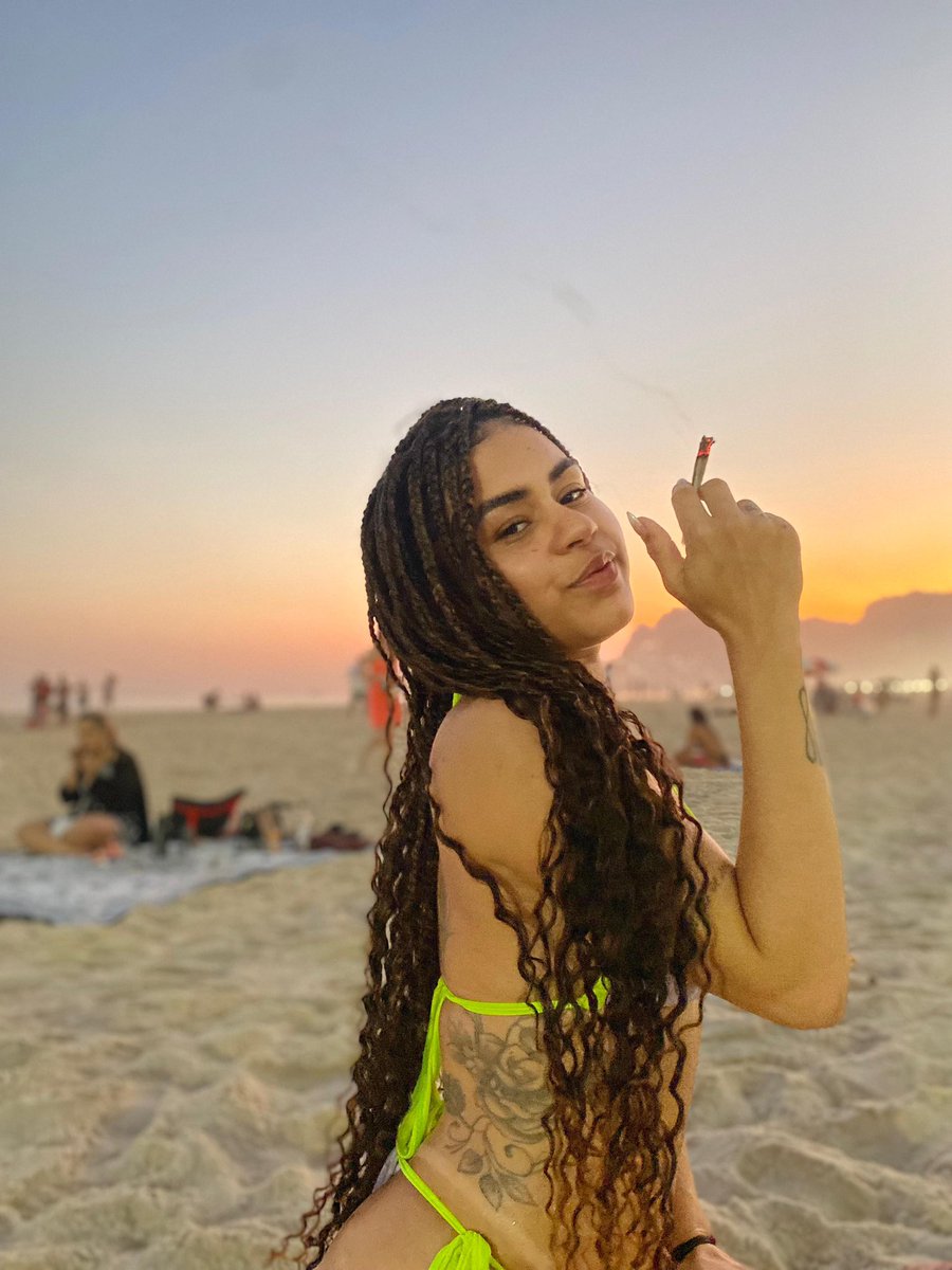 MaduPimenteel's tweet photo. Natural do Rio 💨 https://t.co/U0KWXAVtRr
