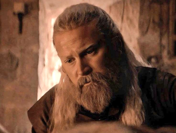 themarvelogy's tweet photo. Hugh Hammer's mother was Princess Saera Targaryen, the daughter of the old King, which means that he's riding his grandfather's dragon.#HouseOfTheDragon https://t.co/pvEd3QxTUR