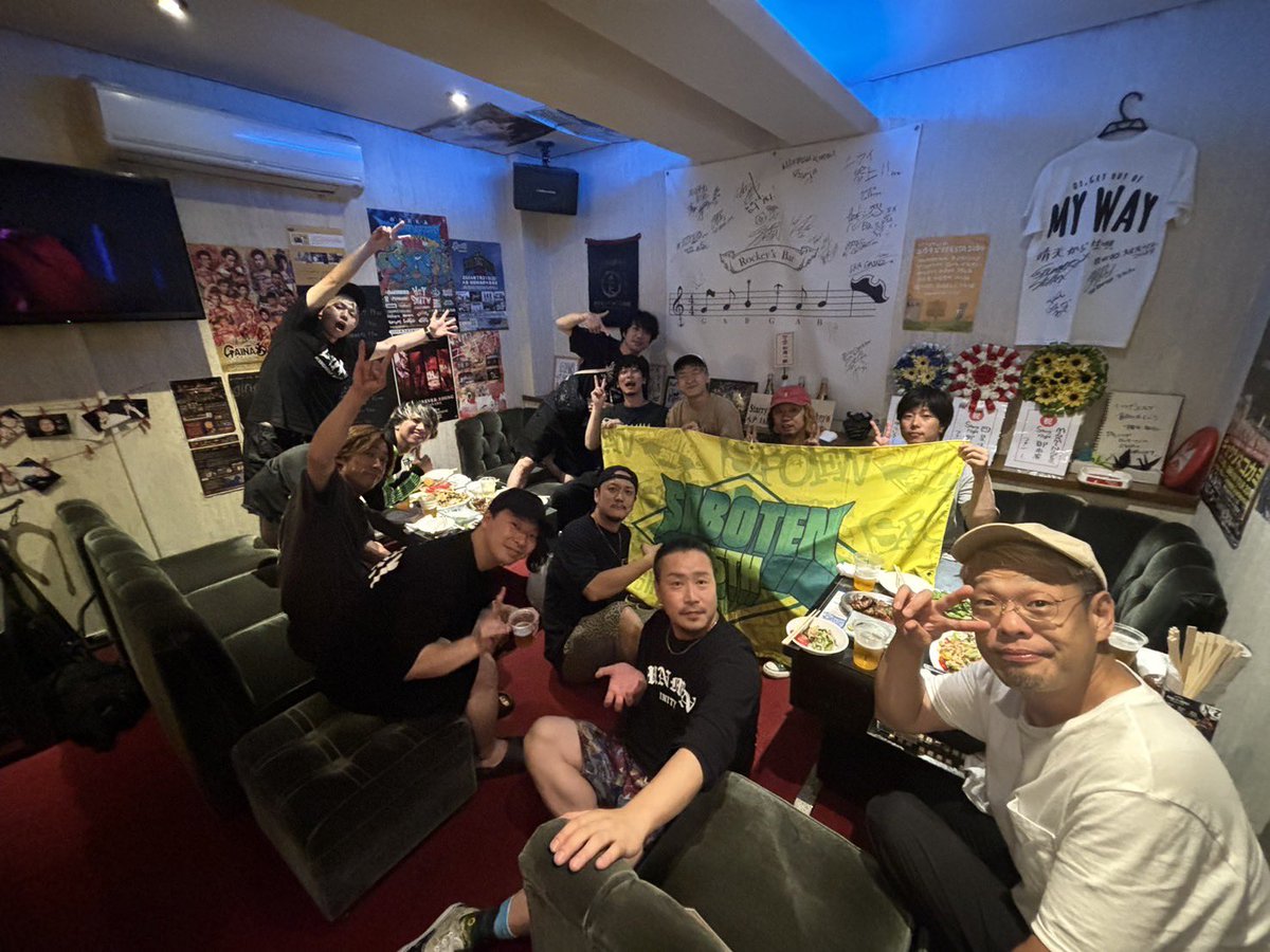 kiyoshi_SABOTEN's tweet photo. 昨日は25周年ツアー米子編でした！
ご来場くださった皆さん、ほんっとにありがとうございました🥲
イベントを一緒に作ってくれたひろき、Burnt Orangeにはほんっとに感謝です🫂
差し入れも嬉しかったなぁ🥹
広島と出雲の二日間locofrankとMINAMI NiNEとまわれてほんと最高でした🎤 #楓 https://t.co/SF8zHl7YQi