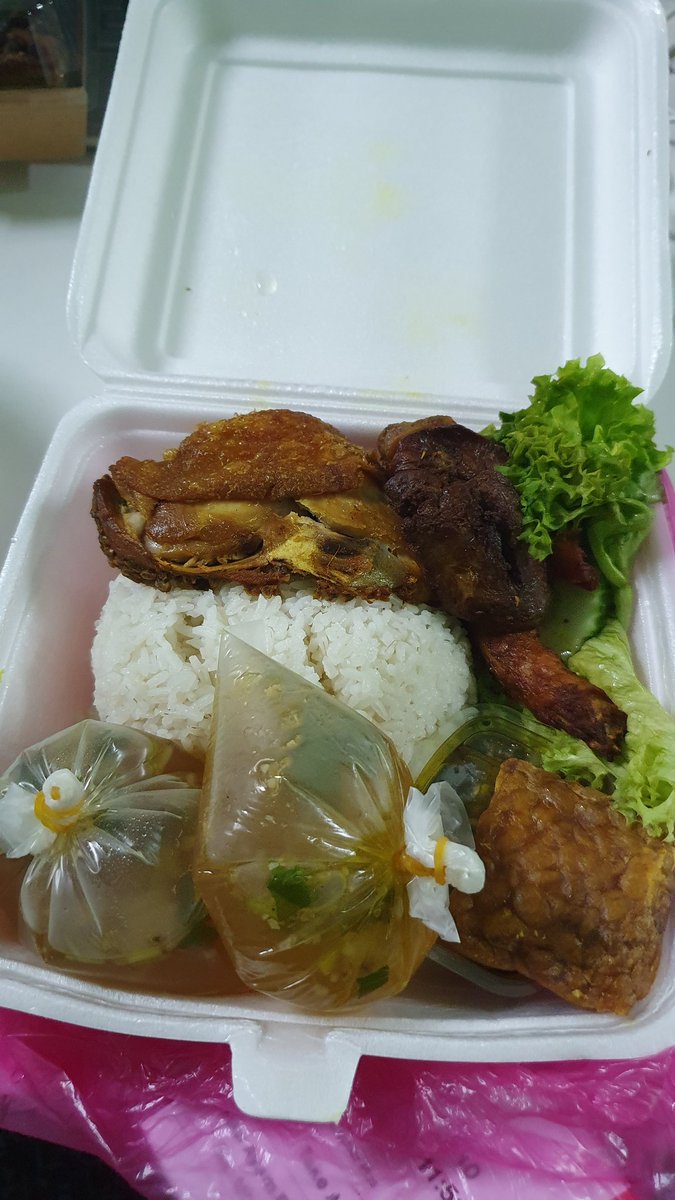 cik_ies's tweet photo. rm 12 harga kemalasan bekal lunch harini https://t.co/NhJKqaYwZw