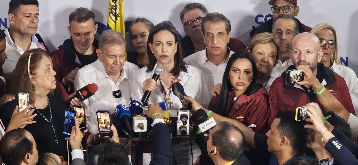 NTN24ve's tweet photo. #ATENCIÓN "Hoy quiero decirle a Venezuela que tiene un presidente electo y ese es Edmundo González. Ganamos. Sabemos lo que hoy pasó": María Corina Machado 
https://t.co/VmO2AafP8J https://t.co/IAE2R1g2Oo