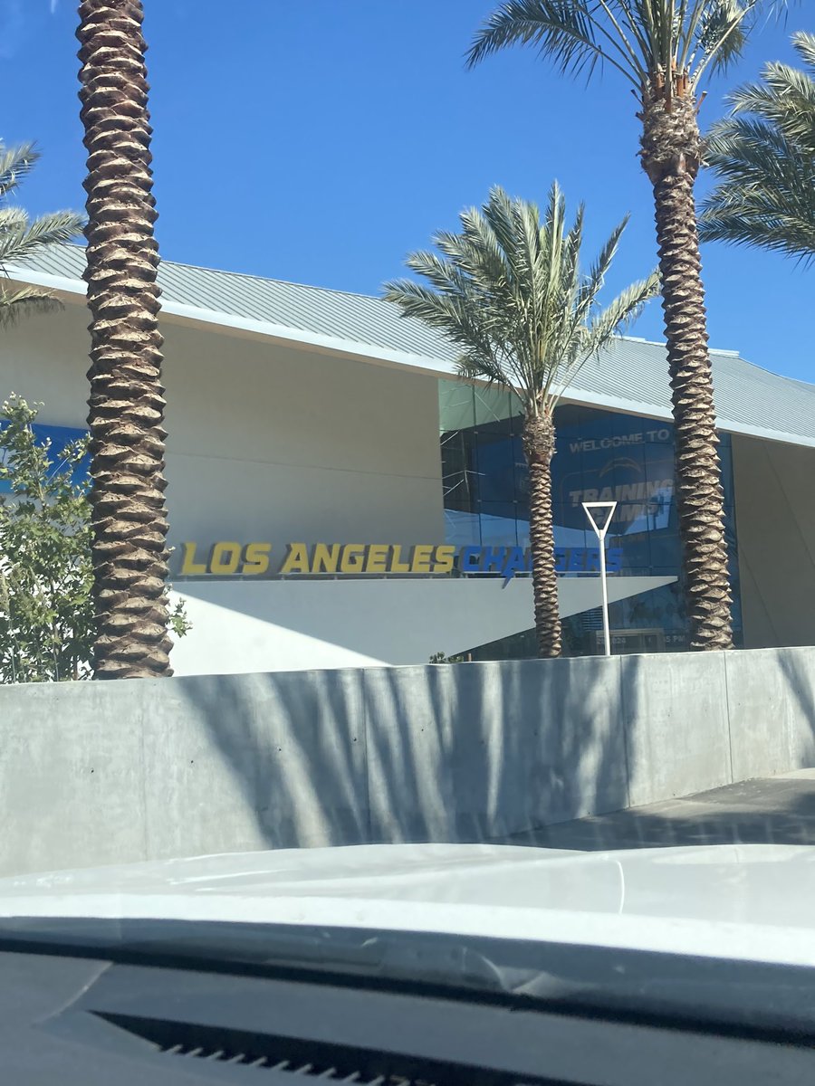 TheZRob2's tweet photo. I’ll see you bright and early tomorrow….#BoltUp #NFWMLID https://t.co/rU5uV370cM