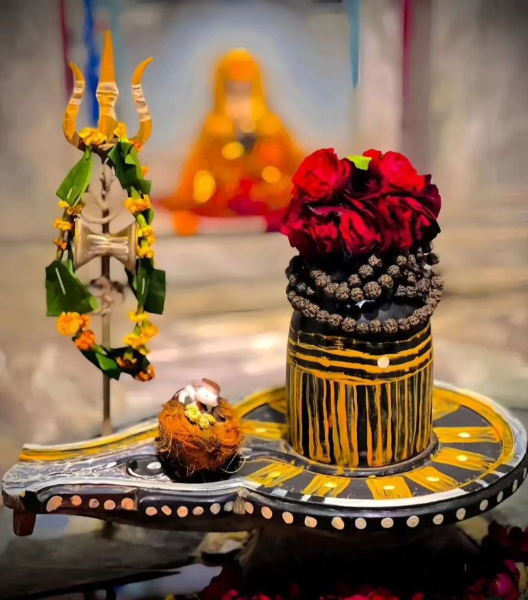 ॐ त्र्यम्बकम् यजामहे सुगन्धिम्पुष्टिवर्धनम्,
उर्वारुकमिव बन्धनात् मृत्योर्मुक्षीय मामृतात।।
🍁🍁🍁🍁🙏🙏🍁🍁🍁🍁
         #हर_हर_महादेव_शिव_शंभू_ॐ
          #ॐ_नमः_शिवाय 🚩🙏