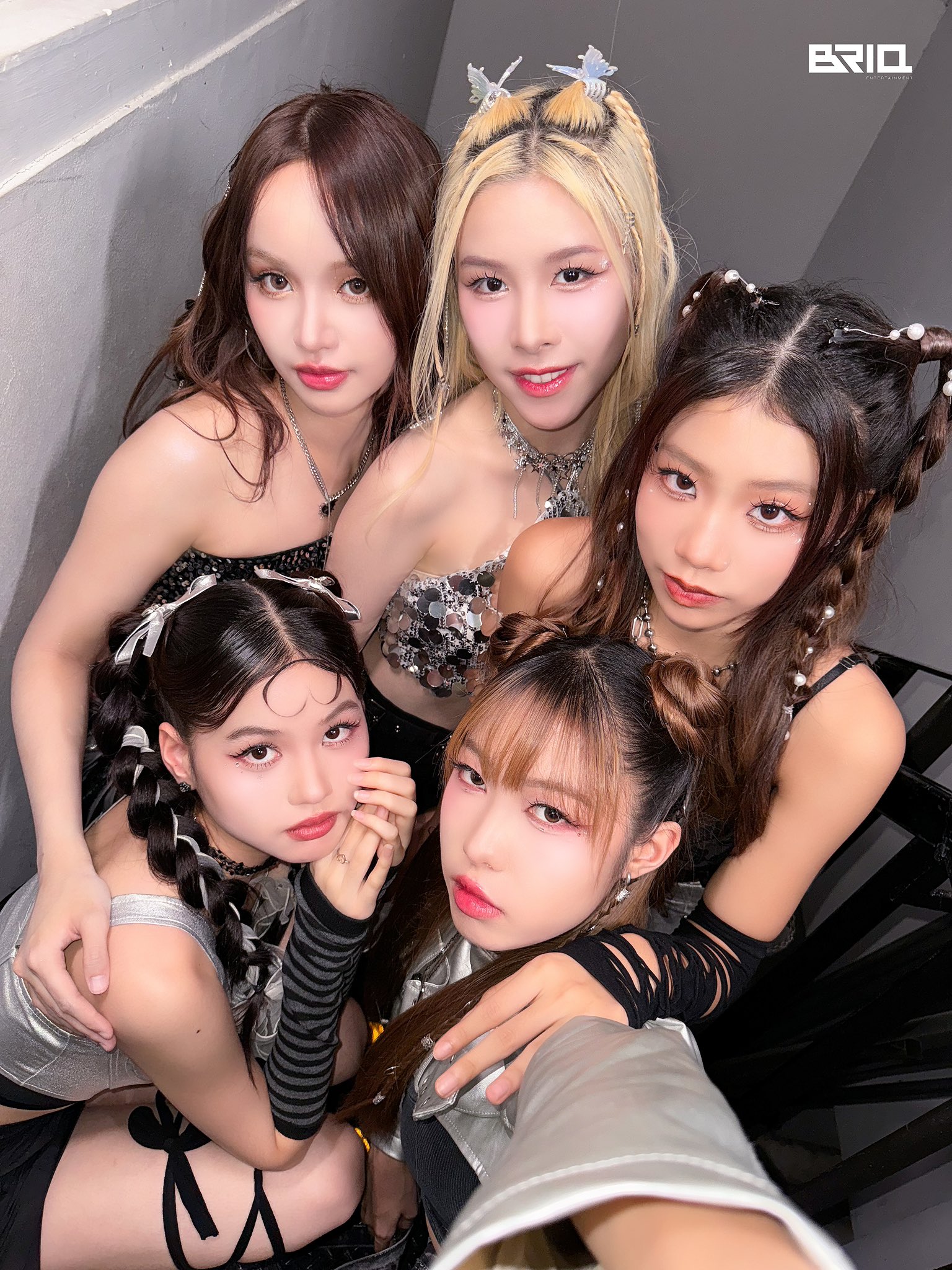 GToVrg2bkAA87NX?format=jpg&name=large