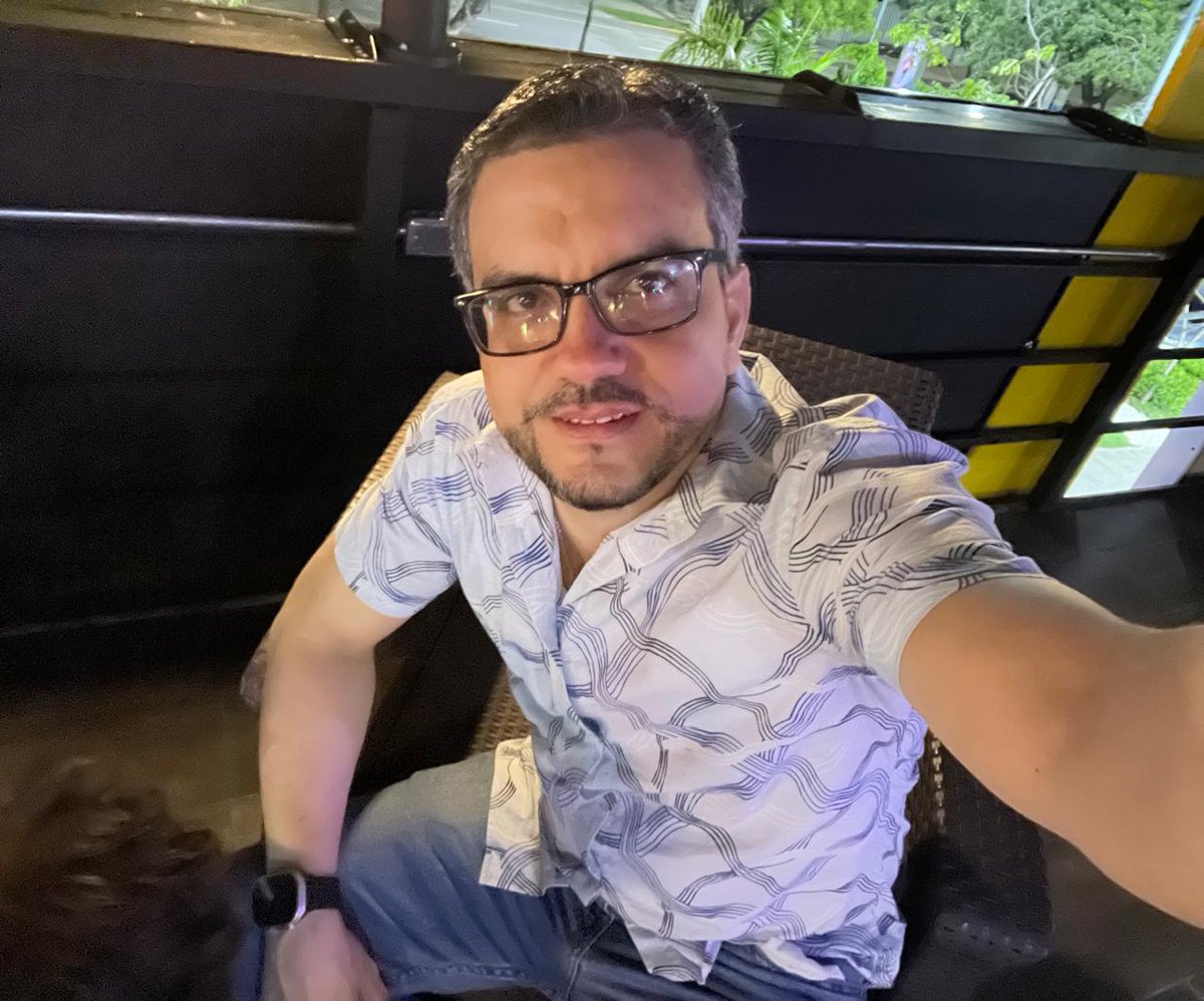 aneudydeleonm's tweet photo. Mi #Selfie del "Día de los Padres". 😉👌✨️🔥
#DiaDelPadre
#DíaDeLosPadres
#UnaDíaCualquiera
#SiendoComoSomos
#DiosEnControl
#AnDL
•
•
•
•
•
⬇️
☆ Postdata: Público esta foto atendiendo al consejo mayoritario de un sondeo que hice en estas redes sociales, que me llamaba a ser un político auténtico, natural, y que obvie el 'formalismo y elitismo de un estadista', perfil mayoritario de los políticos a los que estamos acostumbrados a ver la RD.