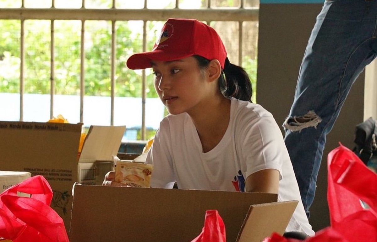 riseartistsph's tweet photo. Incredibly proud of our girl #KarinaBautista for lending a helping hand with @oneraceforfilipino by providing relief efforts to the victims of typhoon Carina at Brgy. Tumana, Brgy. Malanday, and Marikina City. ❤️ https://t.co/eG4UZvKgzQ