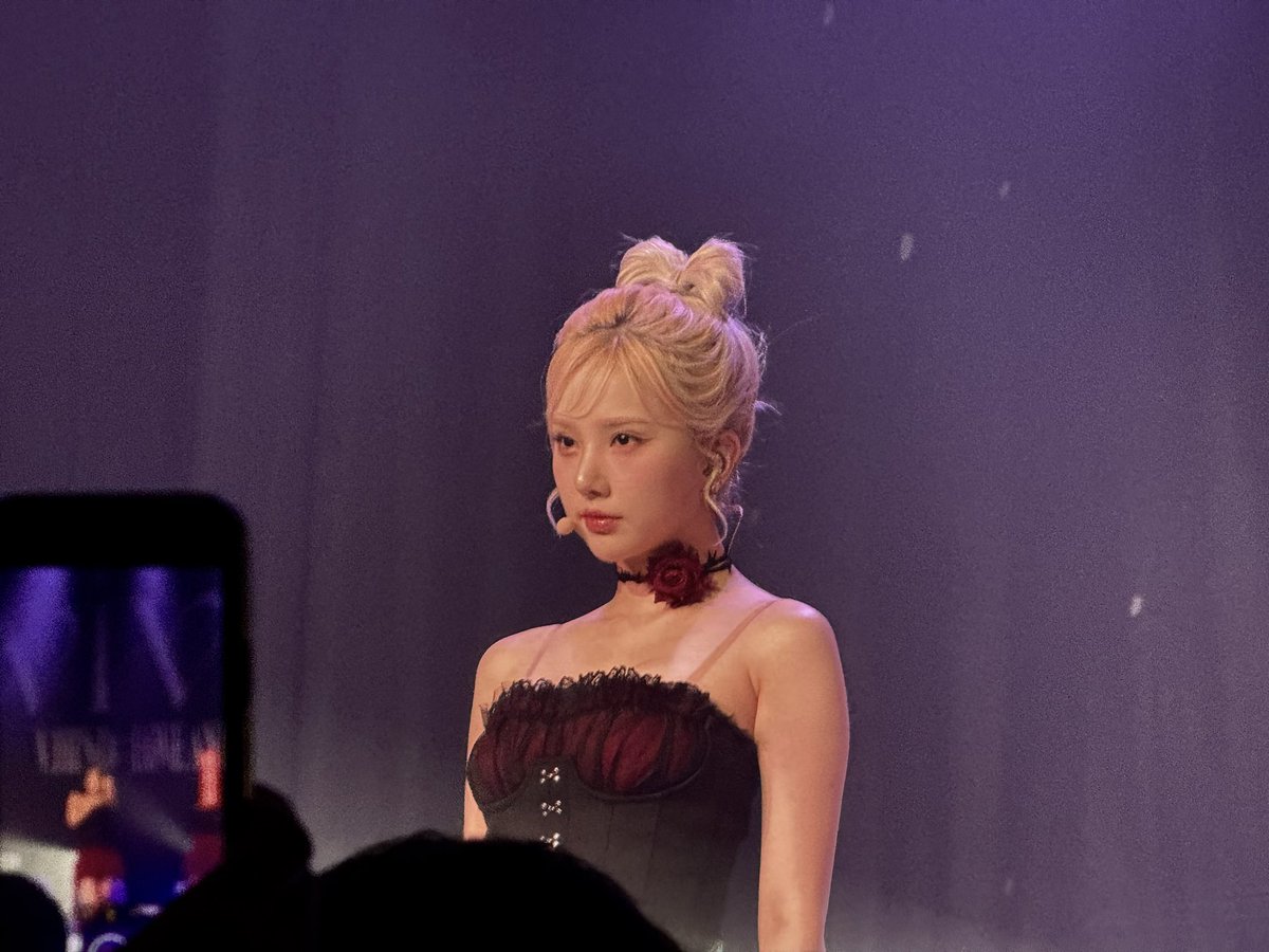 yoxiio's tweet image. pics i took from the viviz concert tn #nashvillehot #viviz #eunha