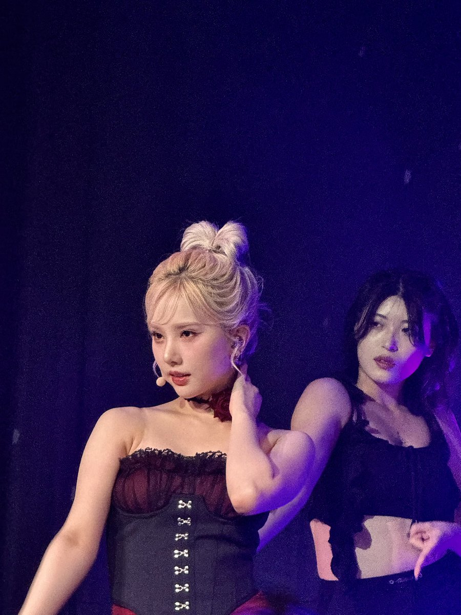 yoxiio's tweet image. pics i took from the viviz concert tn #nashvillehot #viviz #eunha