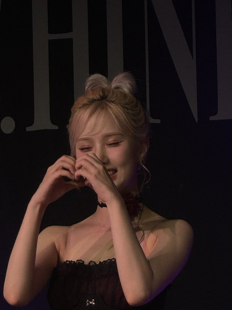 yoxiio's tweet image. pics i took from the viviz concert tn #nashvillehot #viviz #eunha