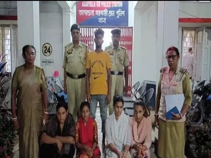 UPSC_GK24's tweet photo. Four Bangladeshi women arrested at Tripura's Agartala railway station for allegedly crossing the Indo-Bangla border illegally.

An Indian tout, was also detained for aiding them.

Travel security pouch: https://t.co/pvXRi0Fxb3

#Tripura #IllegalCrossing #BreakingNews https://t.co/T8UNcqAcd7
