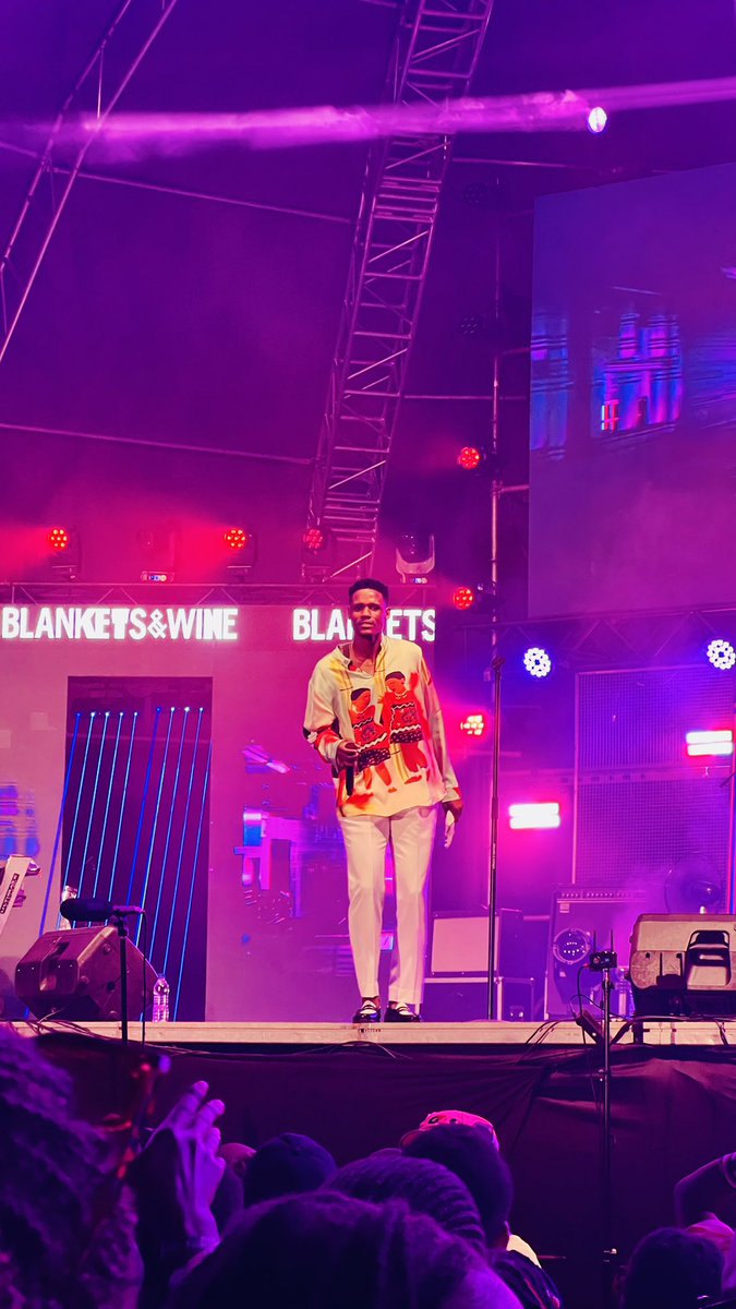 NancieMumbo's tweet image. Always magical #Blanketsandwine