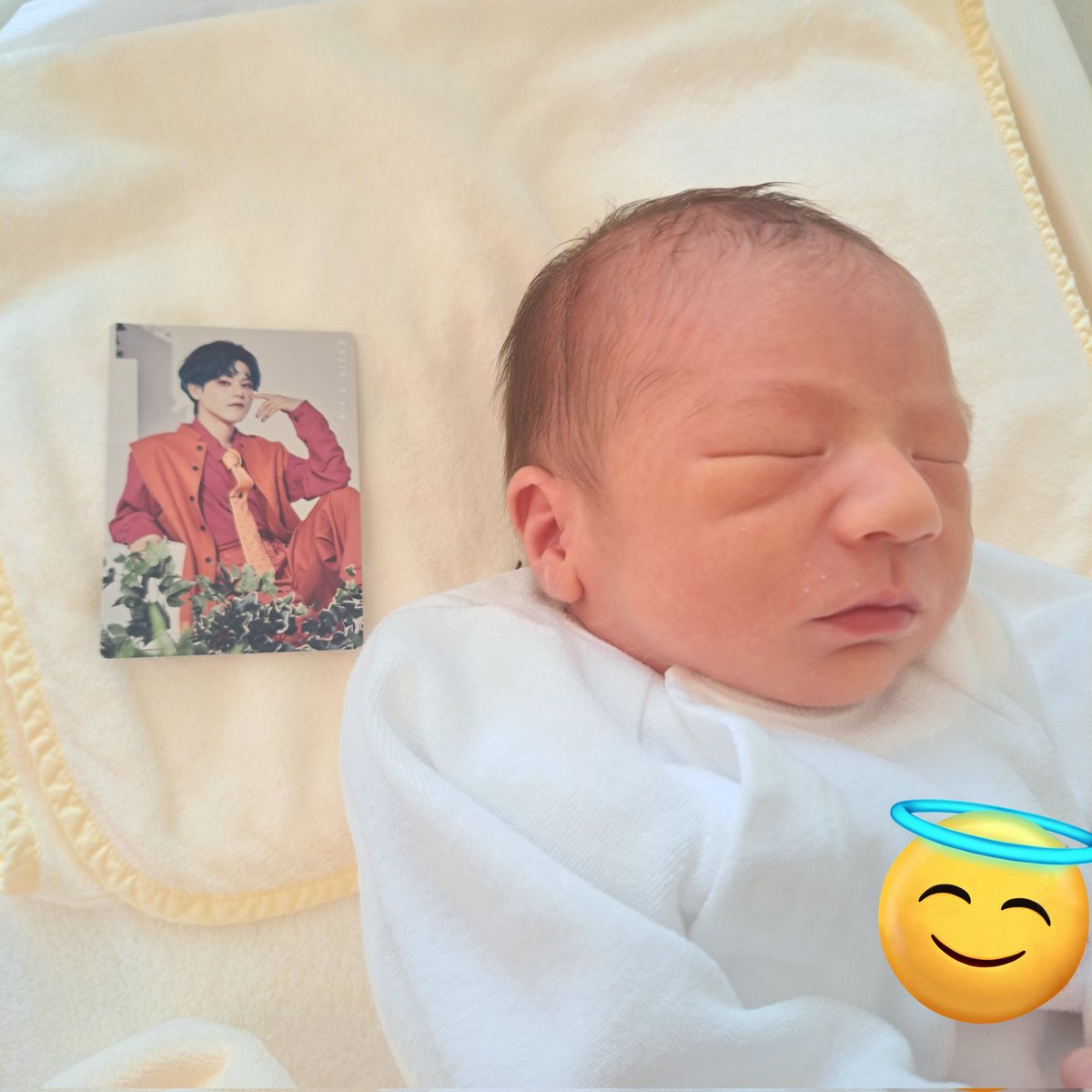 supernova625's tweet photo. 先日、2人目の元気な男の子を無事に出産しました～👶
ぽぽちゃんがくれたトレカを母子手帳にお守りとして入れていた👍 https://t.co/T5k6ycfv6L