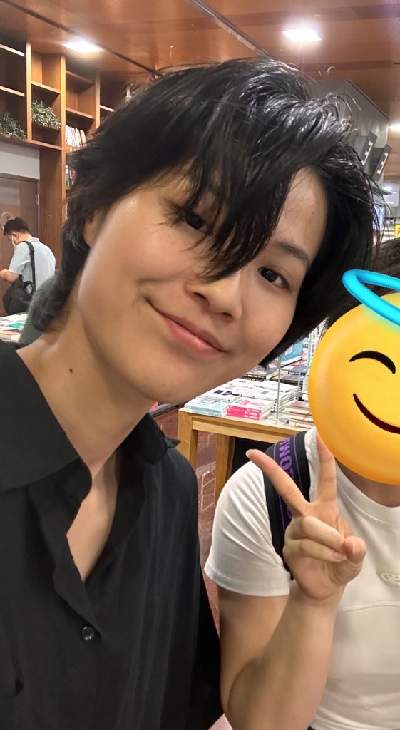 dleltn_'s tweet photo. 정말 조심스럽게 다가가서 사진 부탁 드렸는데
상냥한말투로 네 그럼요~ 하며 찍어주던…
무엇보다 좋은향기가..날 돌게 해🥲 권운씨.. https://t.co/hP3B3Y0Lq5