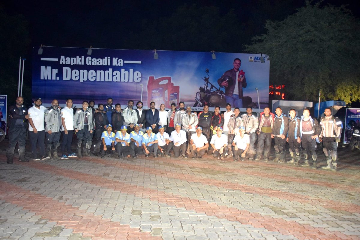 UDAIPURETAILBPC's tweet photo. UDAIPUR RETAIL TERRITORY Officials Welcomed "Kargil Vijay Divas 2024- Motorcycle Rally Riders" on 27th July 2024, at BP Bichhiwara, on NH48, District Dungarpur, Rajasthan.
We also offered water &amp; refreshments to all Riders. They also got fueling from our Retail Outlet. https://t.co/7fha56NstE